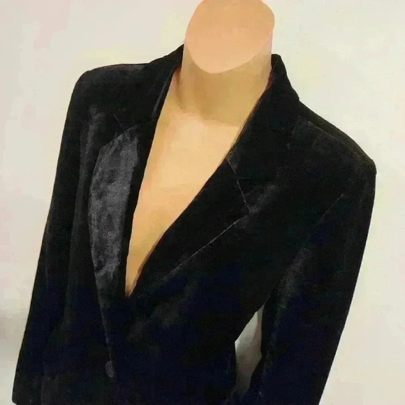 Cupcakes & Cashmere Women's Black Velvet Two-Button Coat Blazer Jacket - Picture 3 of 15